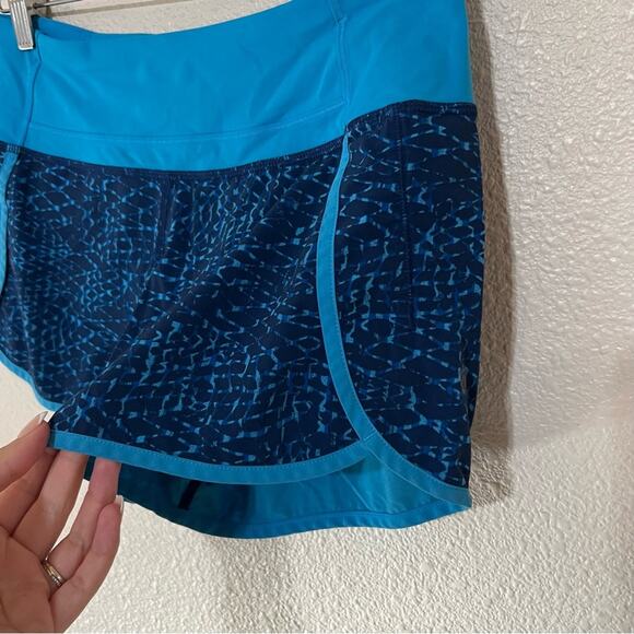 Lululemon Run Times Short in Samba Snake Kayak Blue 4 - Picture 2 of 7